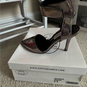 Steve Madden Pewter Heels